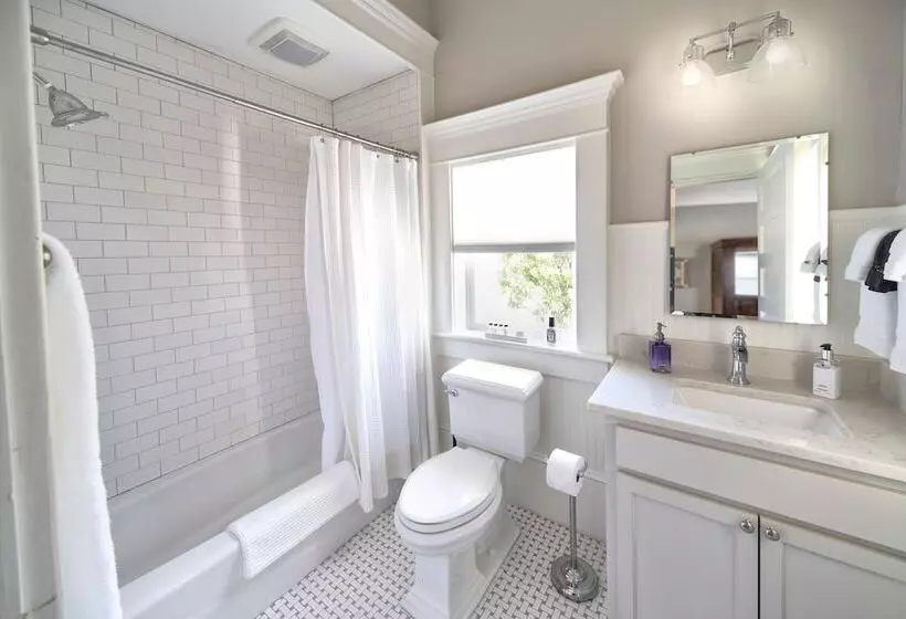 Katy House Bed And Breakfast