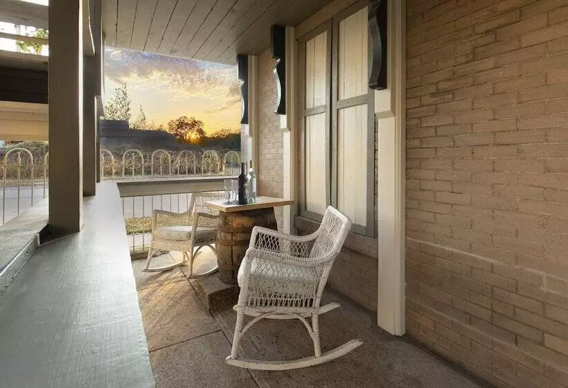 Katy House Bed And Breakfast