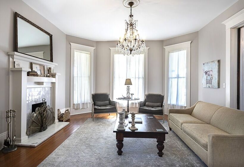 Katy House Bed And Breakfast