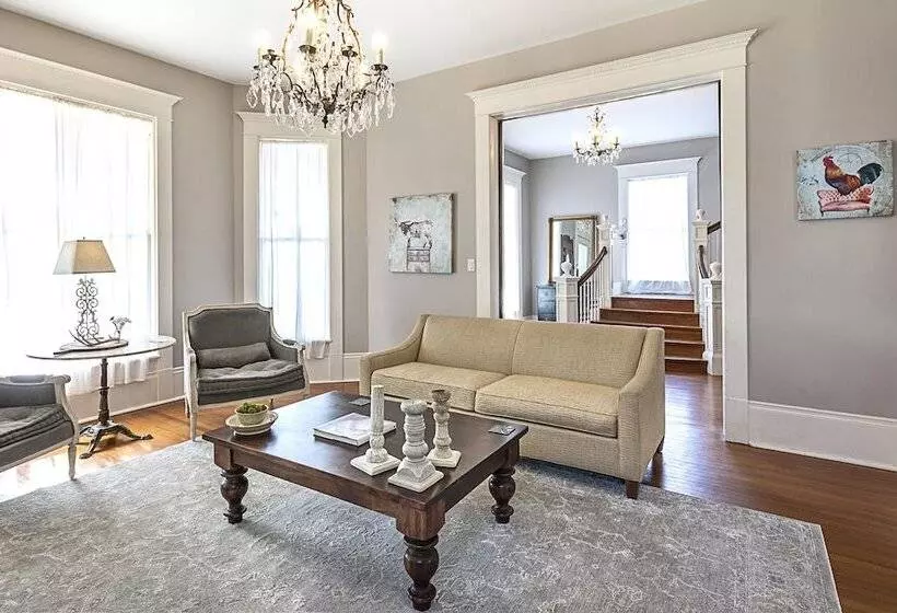 Katy House Bed And Breakfast