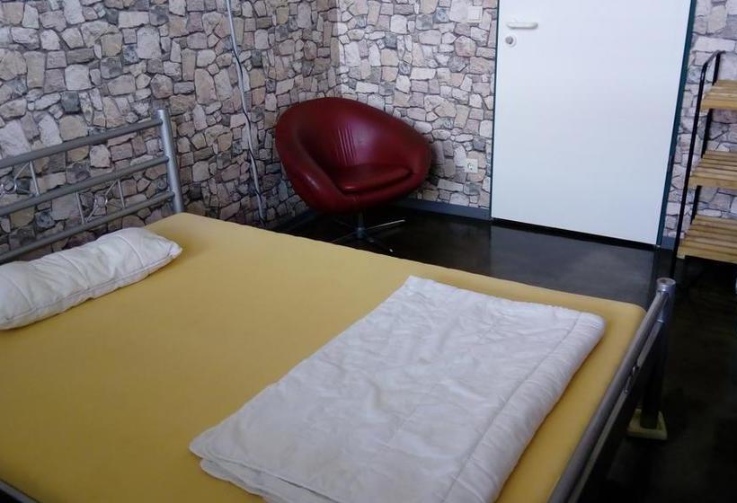 הוסטל Penthouse Backpackers