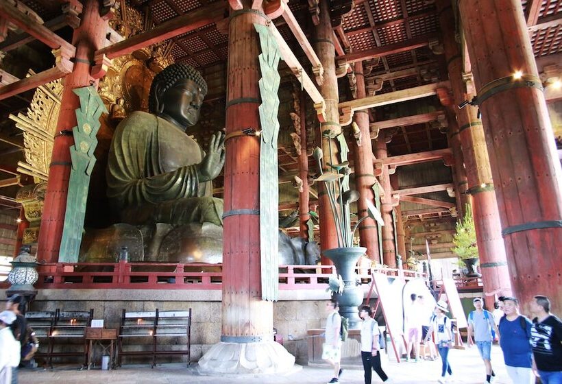 Hostel&gallerygisgood