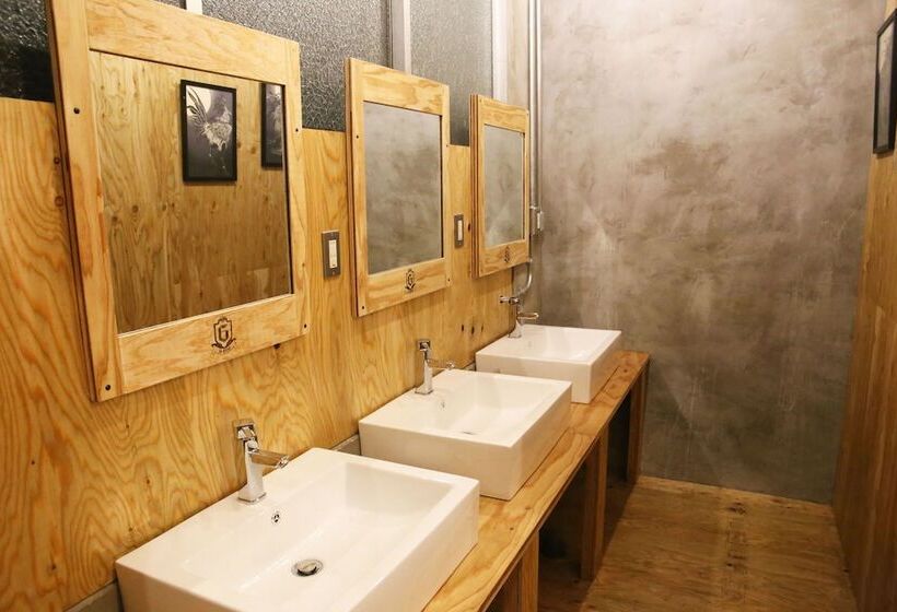 Hostel&gallerygisgood