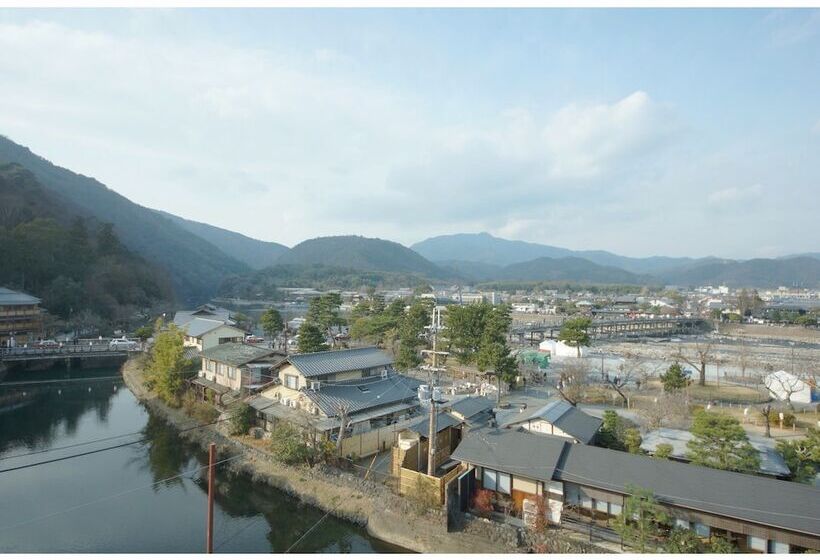 בית מלון כפרי Arashiyama