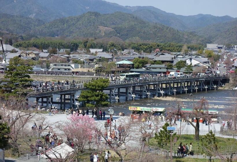 בית מלון כפרי Arashiyama