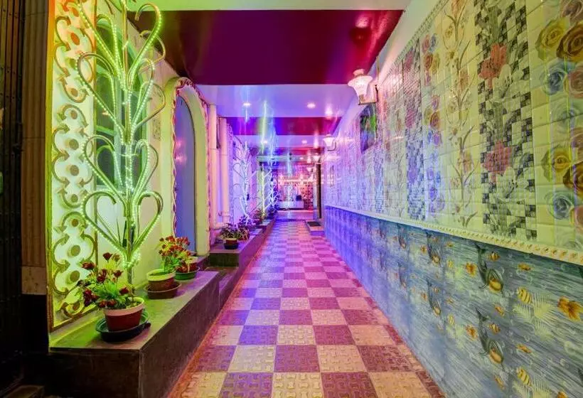 ホテル Collection O Raj Guest House Near Kolkata Airport