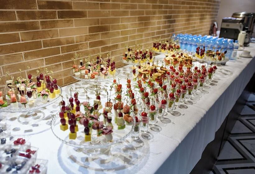 هتل Qonoq Railway