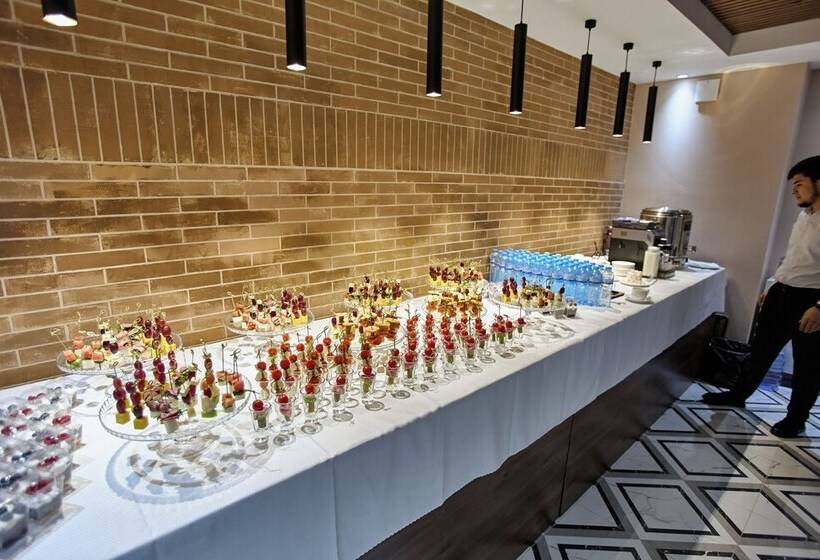 هتل Qonoq Railway