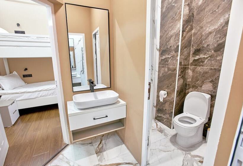 هتل Qonoq Railway