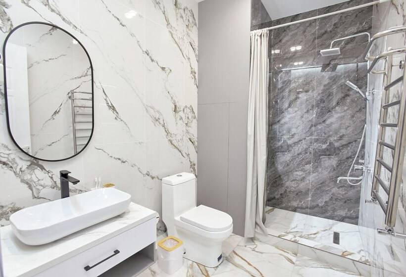 هتل Qonoq Railway