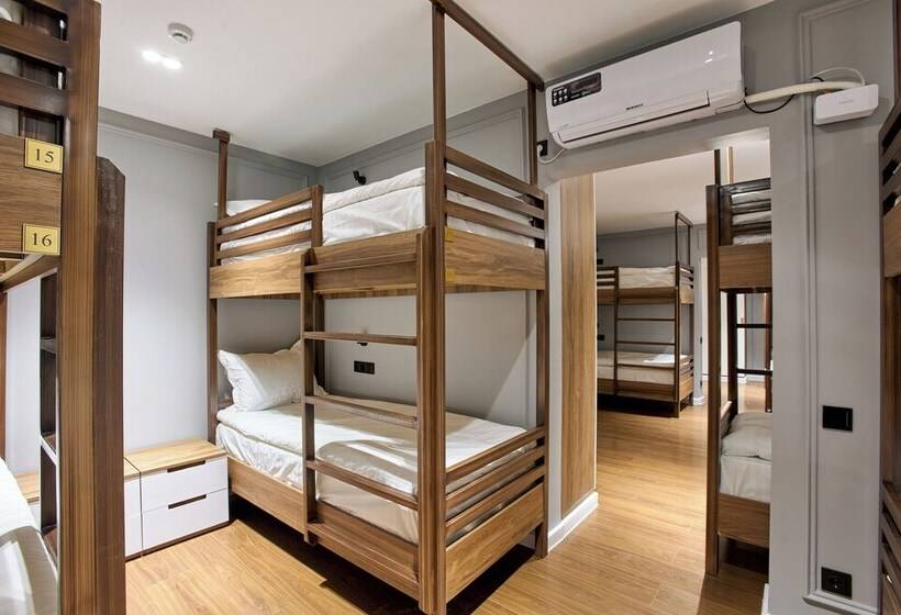 هتل Qonoq Railway