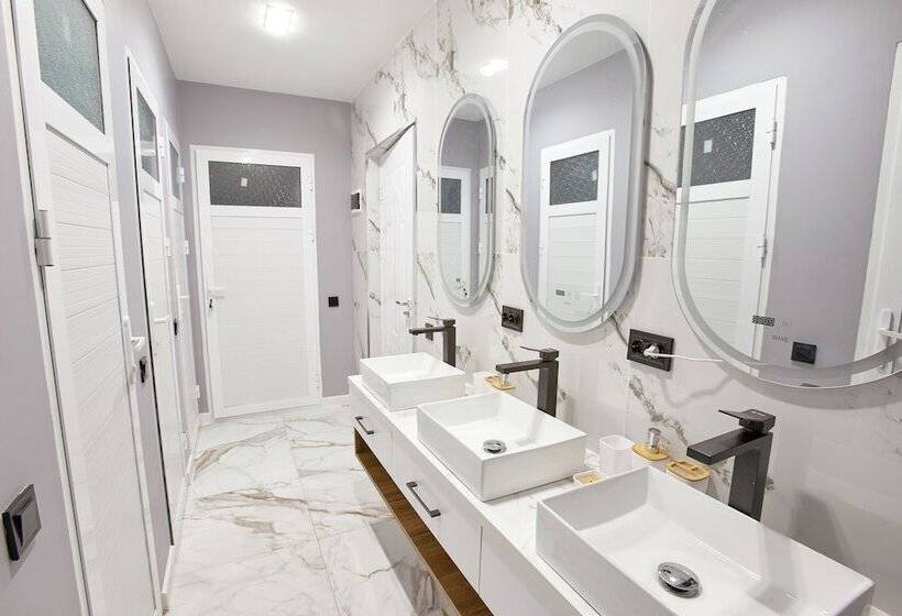 هتل Qonoq Railway