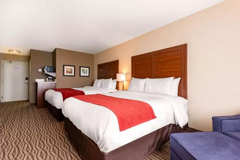 Hotelli Comfort Inn & Suites