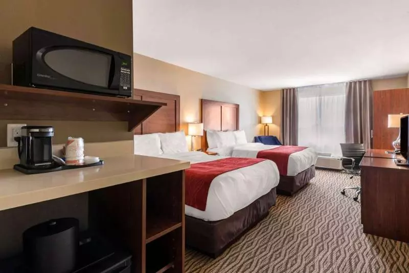 Hotelli Comfort Inn & Suites