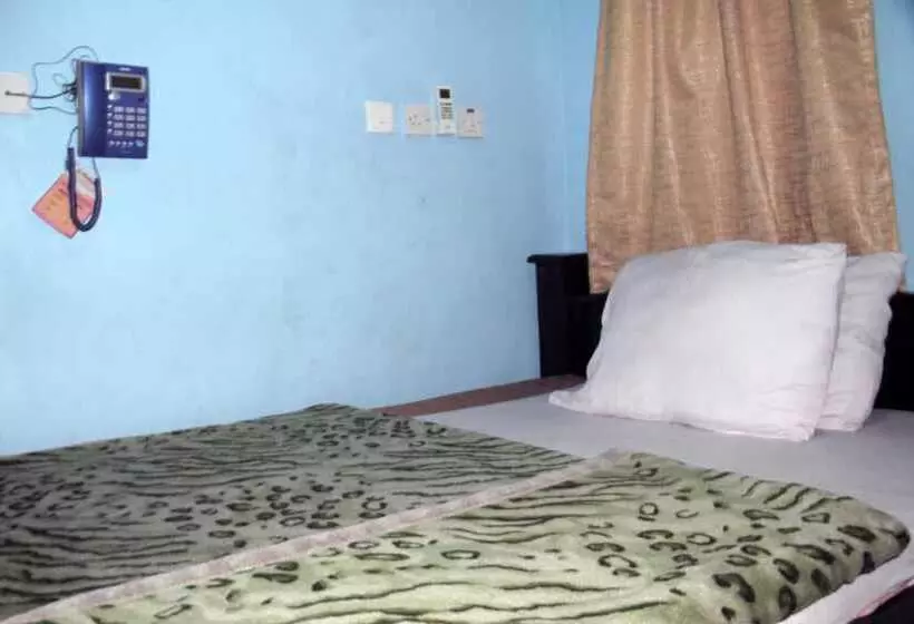 هتل Maximus Suites