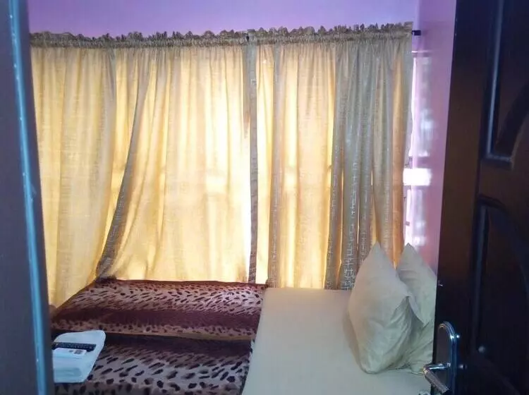 هتل Maximus Suites