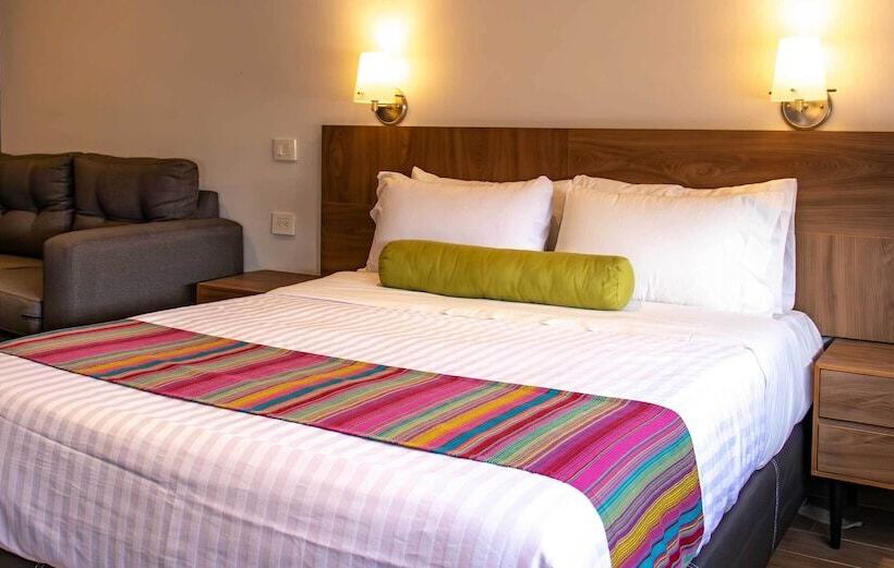 Отель Estancias Vive MX El Marques