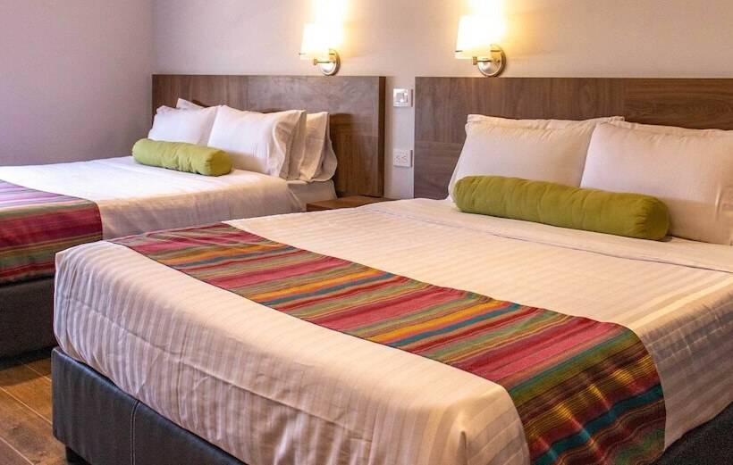 Отель Estancias Vive MX El Marques