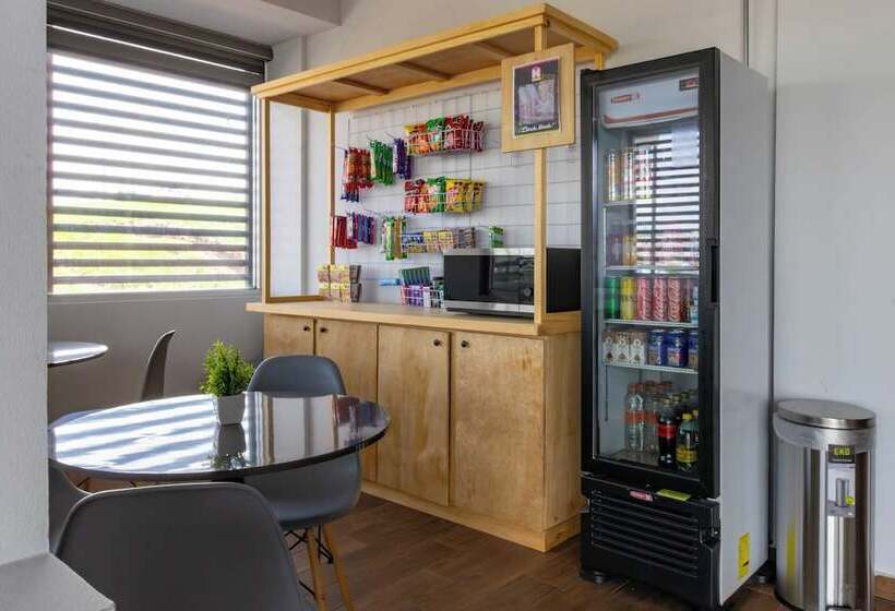 Отель Estancias Vive MX El Marques