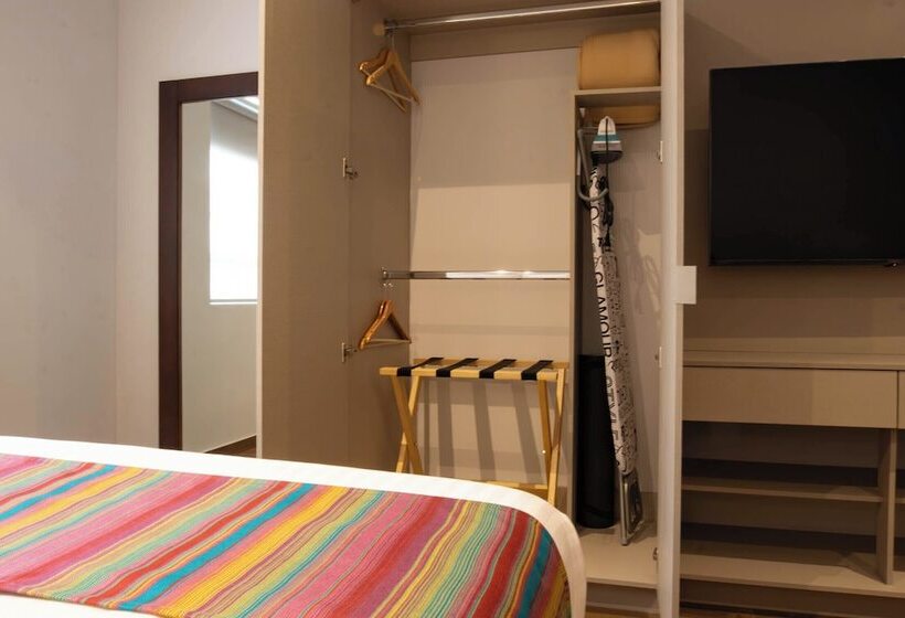 Отель Estancias Vive MX El Marques