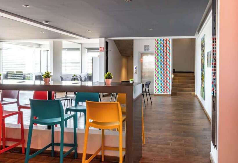 Отель Estancias Vive MX El Marques