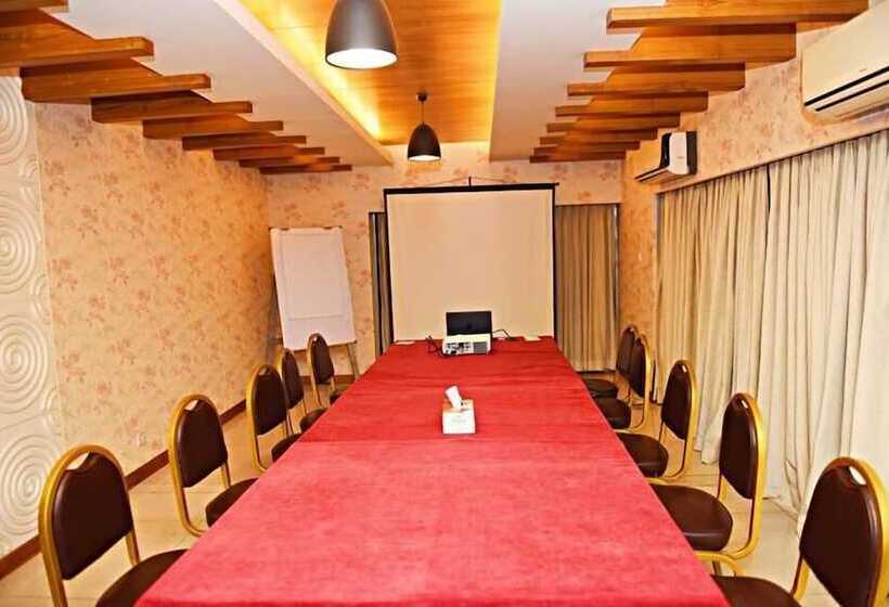 هتل West Park Inn