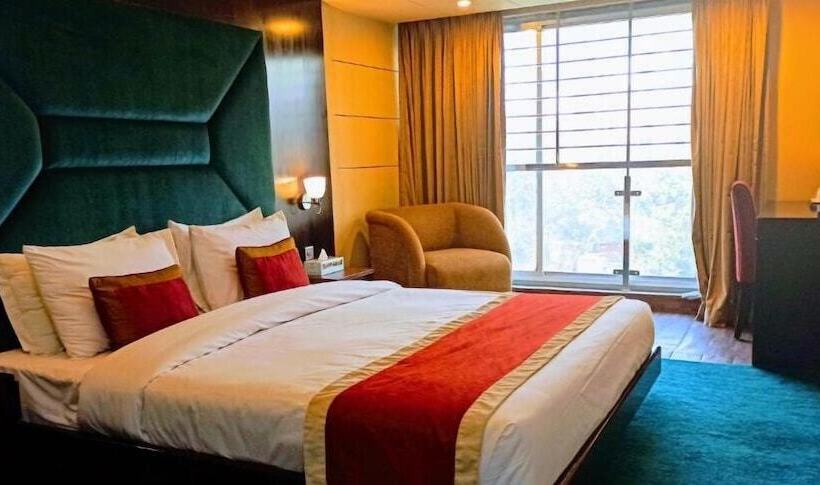 هتل West Park Inn