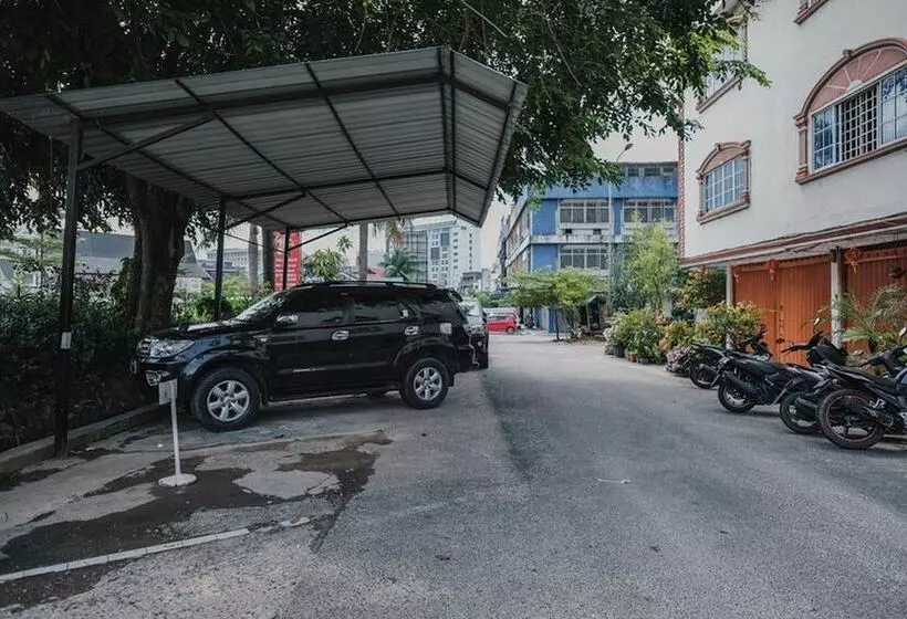 پانسیون Reddoorz Near Nagoya Hill Mall Batam 5