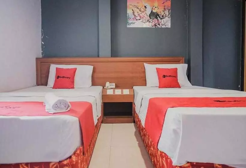 پانسیون Reddoorz Near Nagoya Hill Mall Batam 5