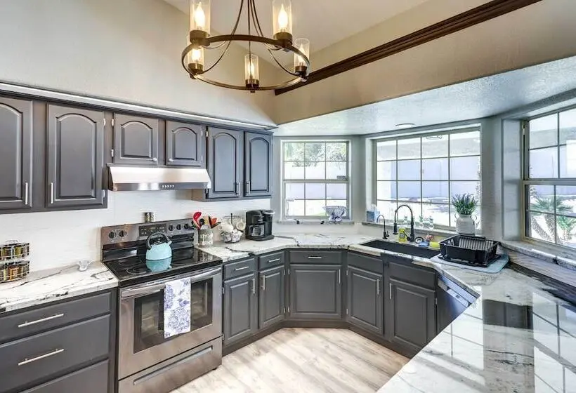 Lake Havasu Home W/ Heated Pool & Putting Green