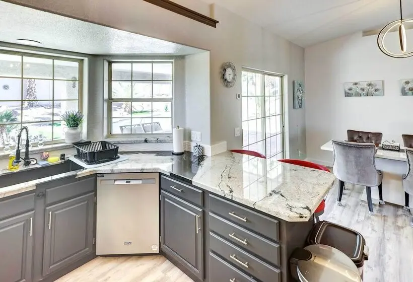 Lake Havasu Home W/ Heated Pool & Putting Green