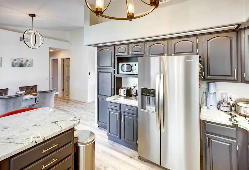 Lake Havasu Home W/ Heated Pool & Putting Green