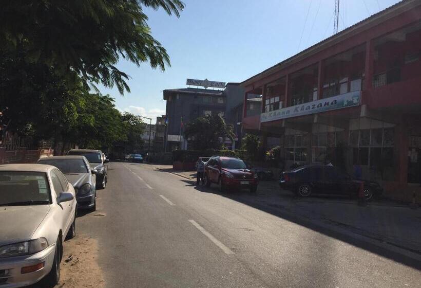 호스텔 The Base Backpackers