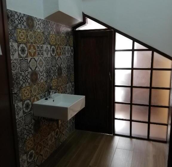 호스텔 The Base Backpackers