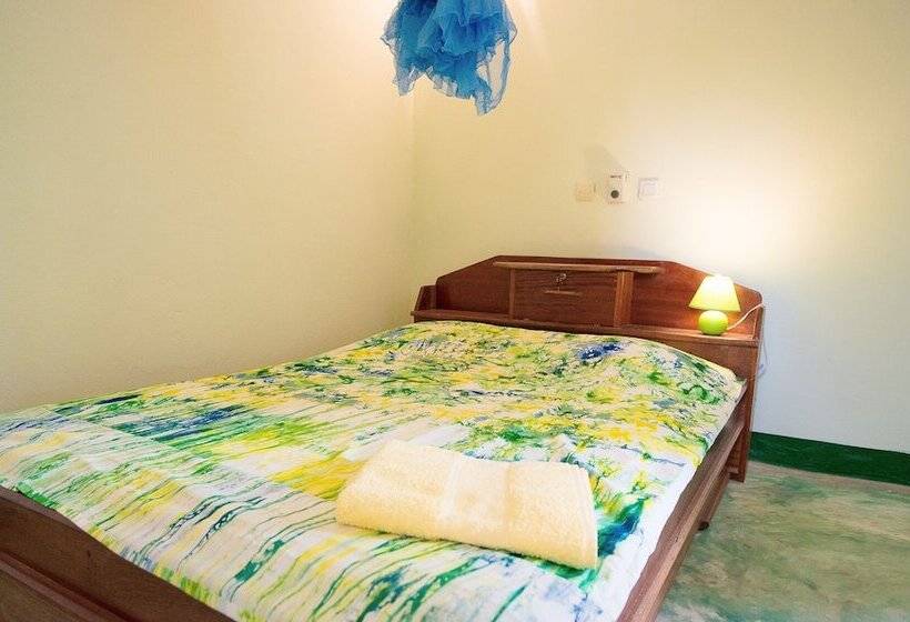 تختخواب و صبحانه Centre Marilen