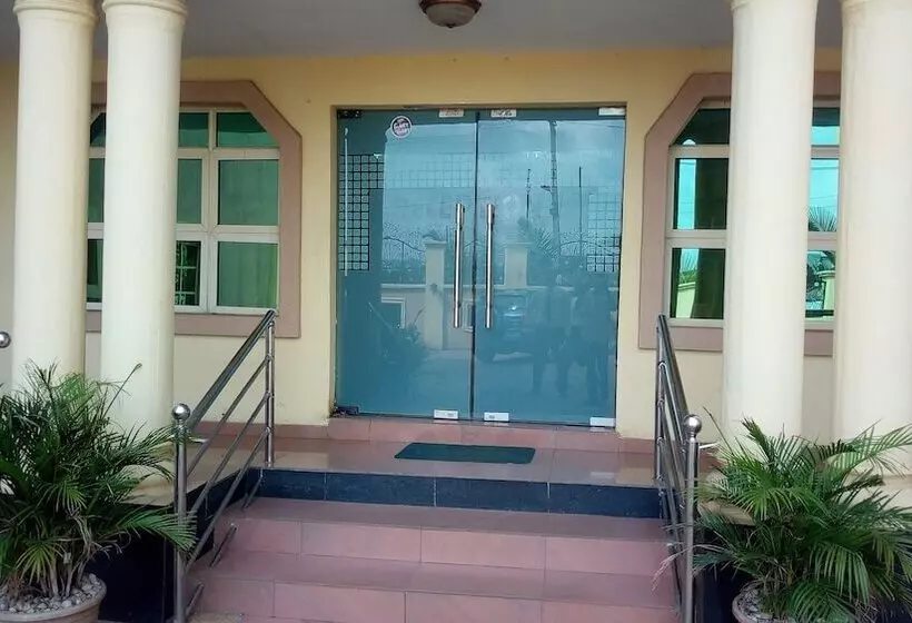 Brighton Hotel And Suites