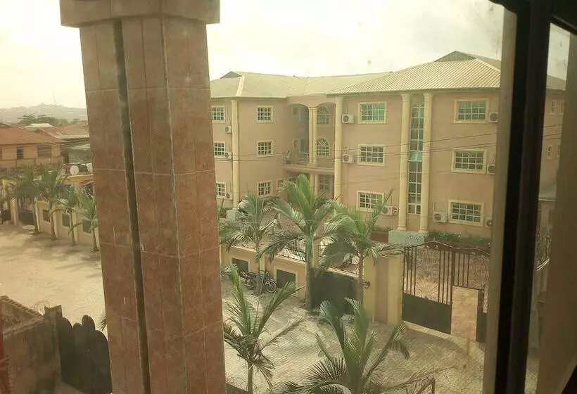Brighton Hotel And Suites