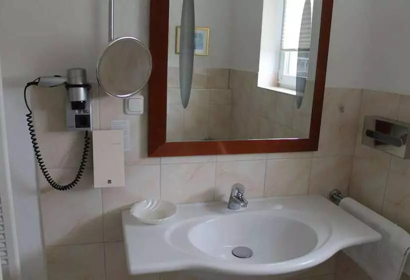 Hotelli Vier Jahreszeiten Bensersiel