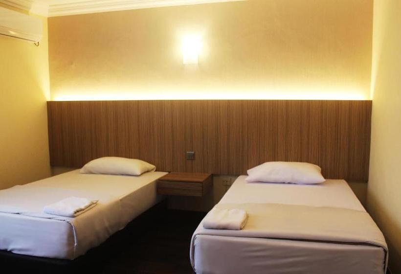 בית מלון כפרי Golden Palms