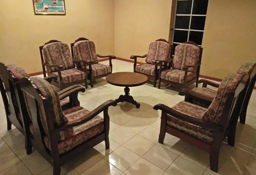 ホテル Golden Palms