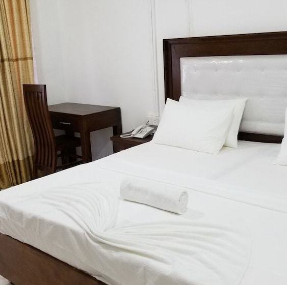 فندق Metro Marine Dr