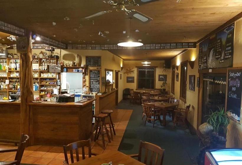 Punakaiki Rocks Hotel & Garden Bar