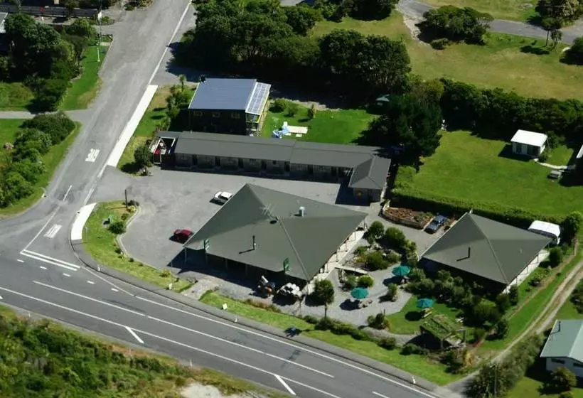 Punakaiki Rocks Hotel & Garden Bar