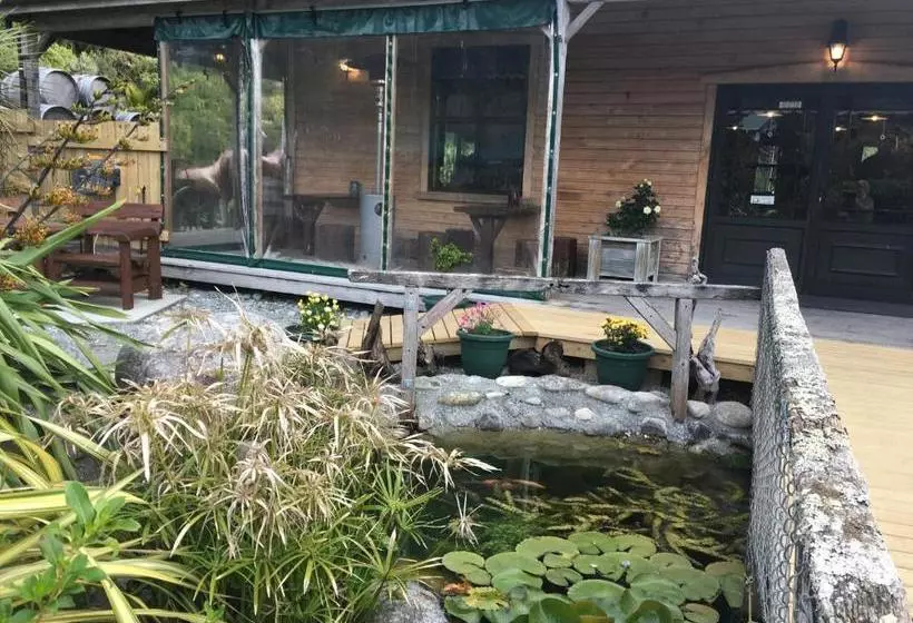 Punakaiki Rocks Hotel & Garden Bar