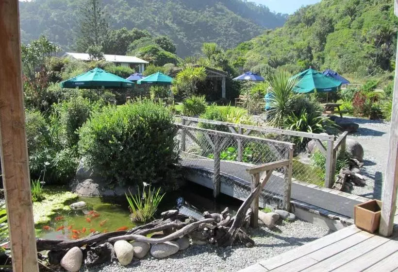 Punakaiki Rocks Hotel & Garden Bar