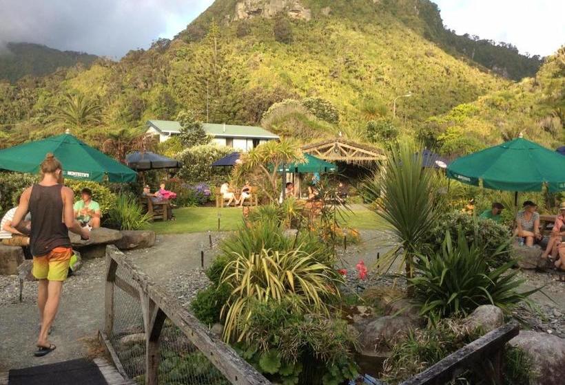 Punakaiki Rocks Hotel & Garden Bar