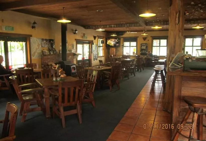 Punakaiki Rocks Hotel & Garden Bar