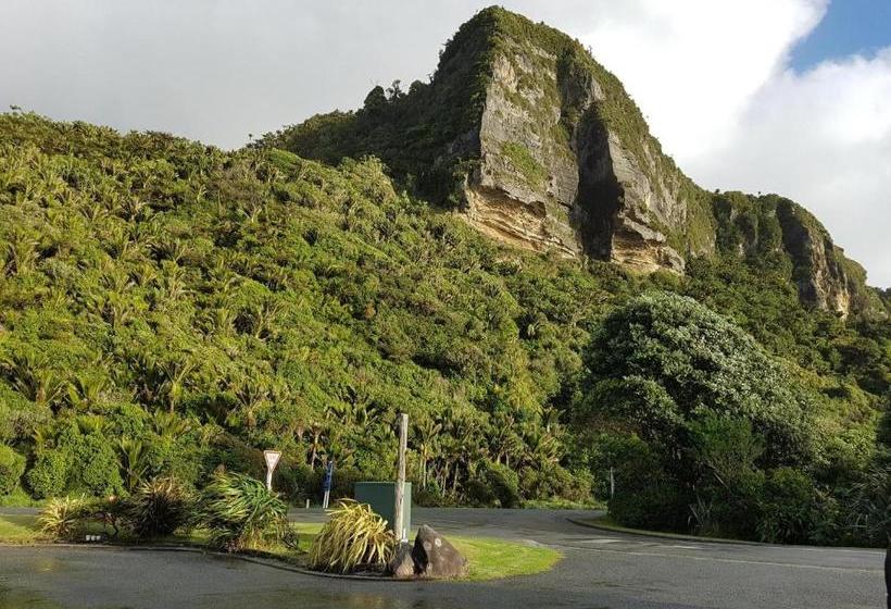 Punakaiki Rocks Hotel & Garden Bar
