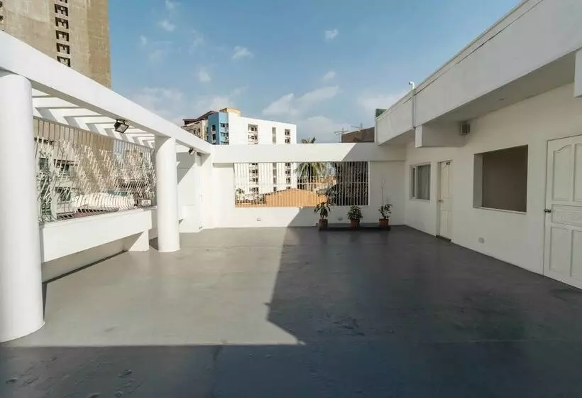 ホテル Reddoorz Plus @ Boni Avenue Mandaluyong