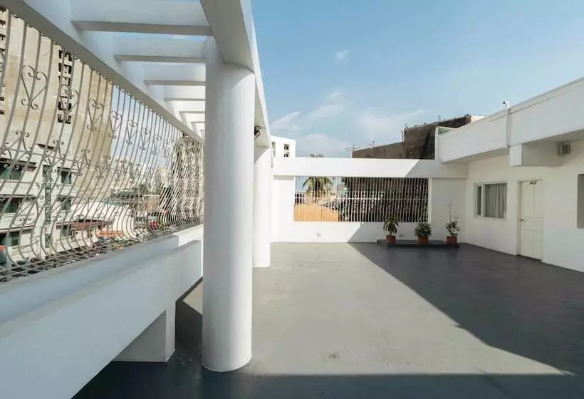 ホテル Reddoorz Plus @ Boni Avenue Mandaluyong